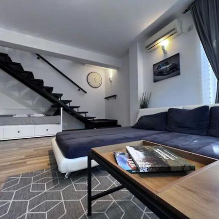 Vila Luminoasa Cu Curte Privata Bukarest Eksteriør billede