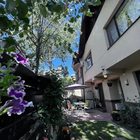 Vila Luminoasa Cu Curte Privata Bukarest Eksteriør billede
