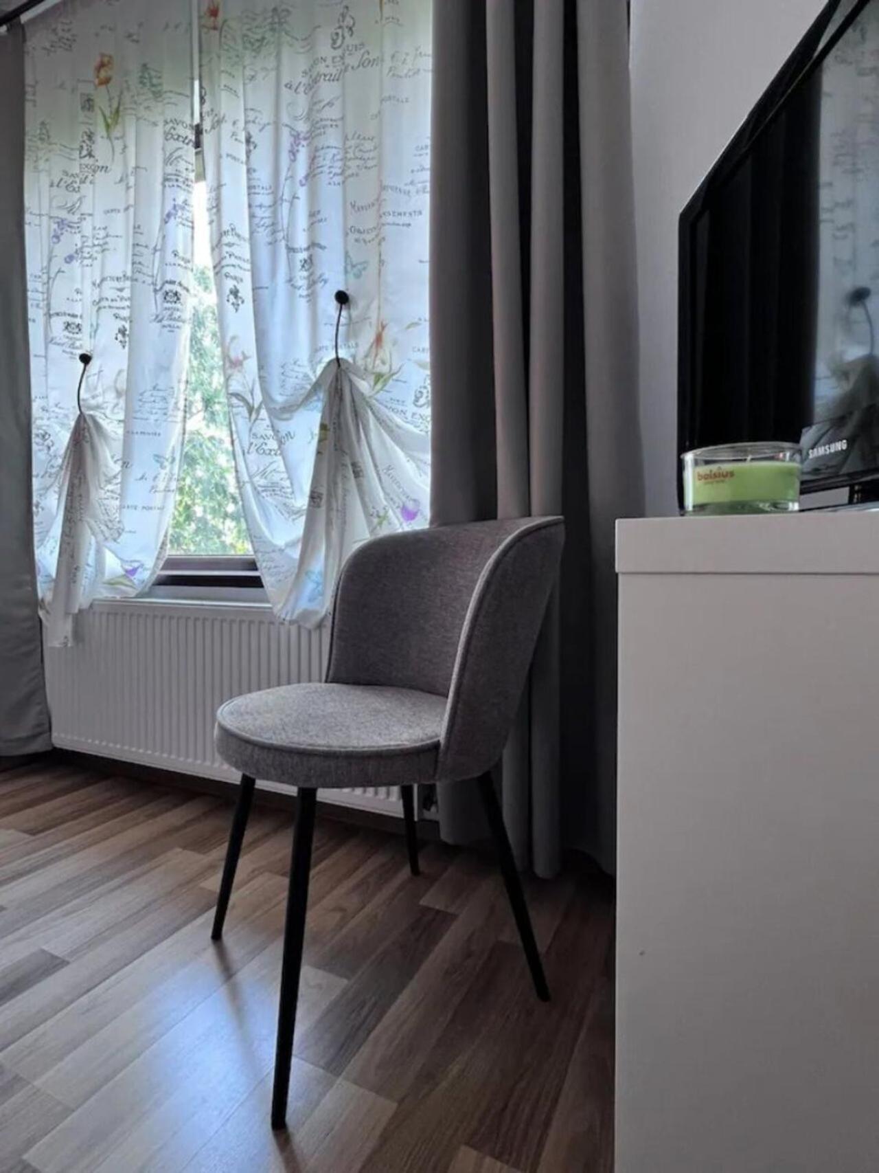 Vila Luminoasa Cu Curte Privata Bukarest Eksteriør billede